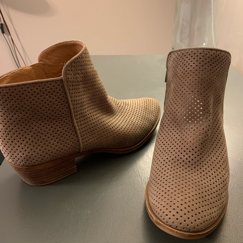 Tan LUCKY ankle booties